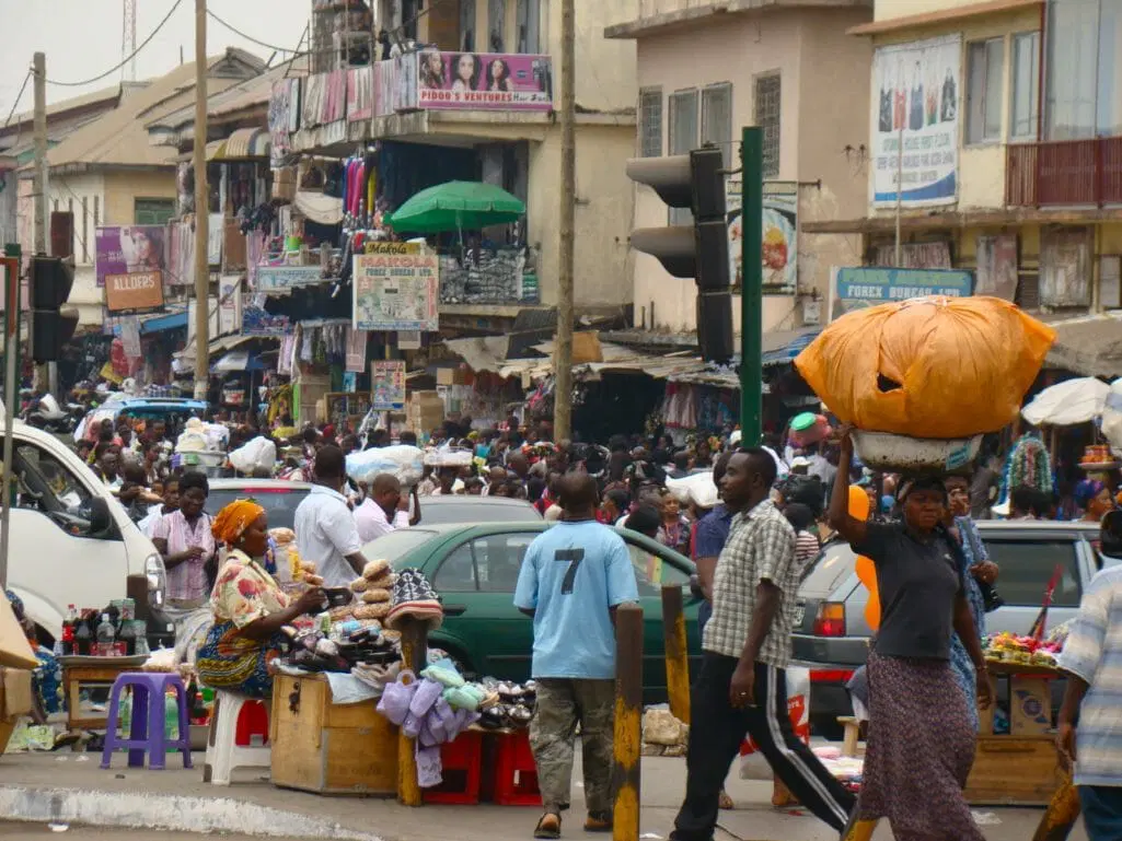ghana-traders-suspend-closure-of-shops-over-economic-crisis